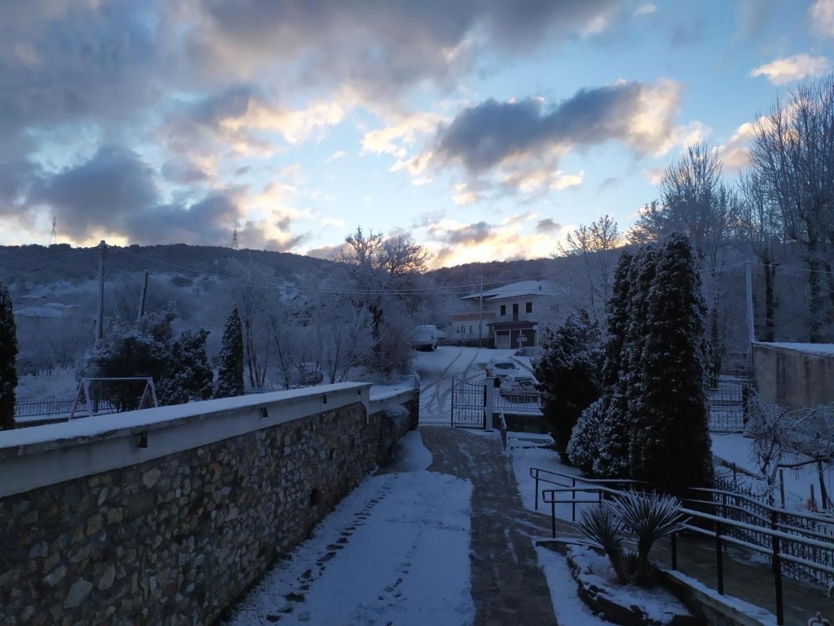 Smallhotel - Vevi Exterior photo