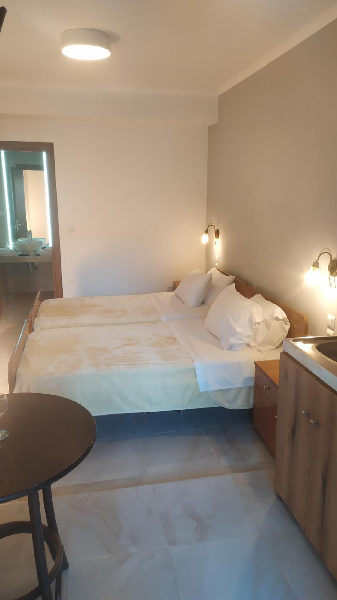 Smallhotel - Vevi Exterior photo