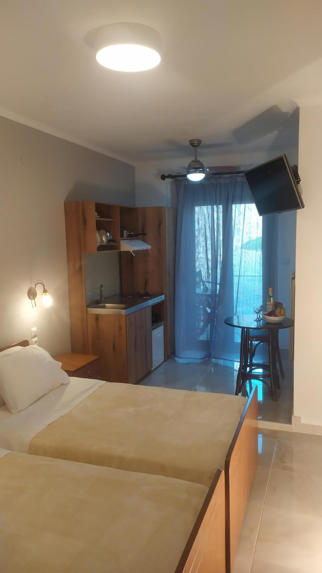 Smallhotel - Vevi Exterior photo